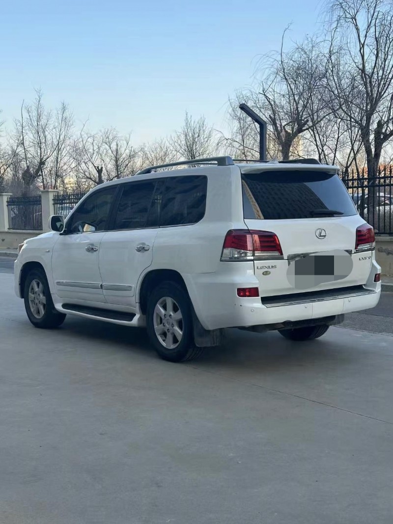 包頭10年雷克薩斯LX7