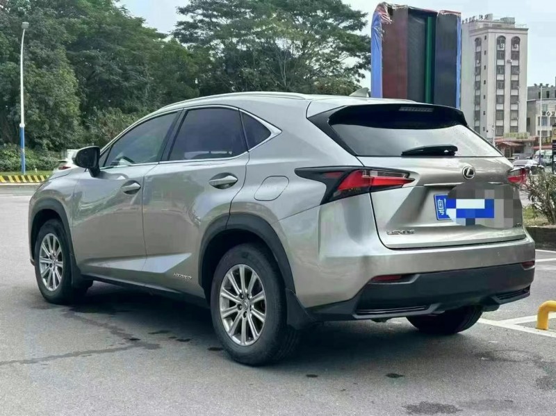 广州16年雷克萨斯NX8
