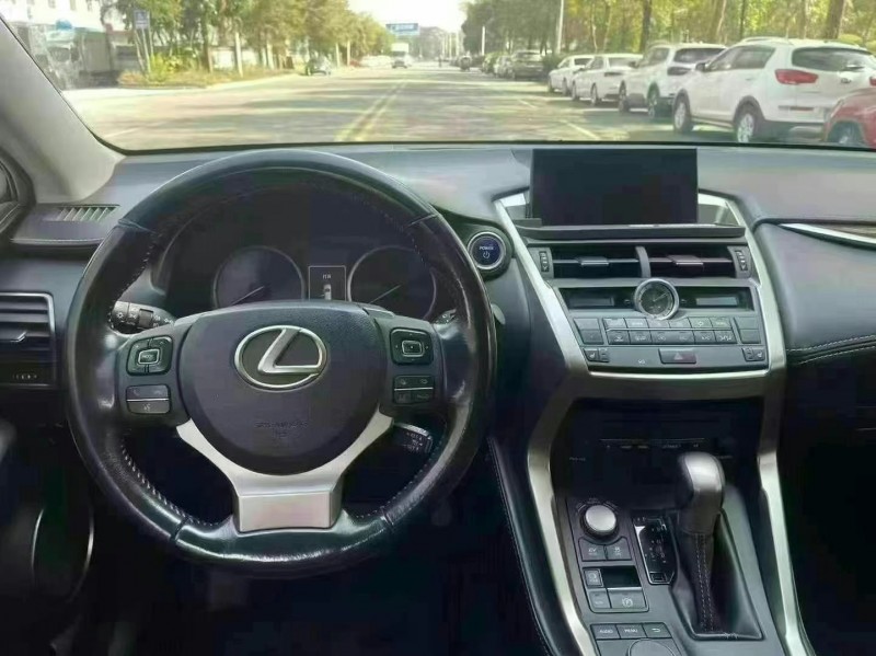 广州15年雷克萨斯NX4