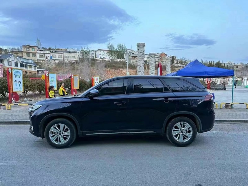 貴陽20年長安汽車歐尚8