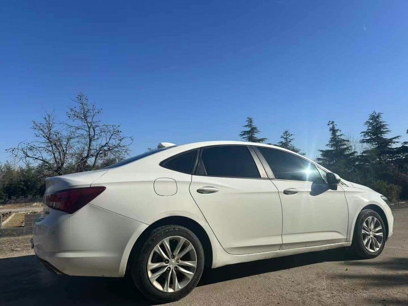 青岛17年别克威朗4