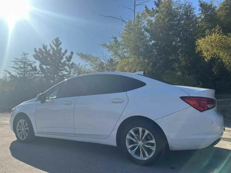 青岛17年别克威朗8