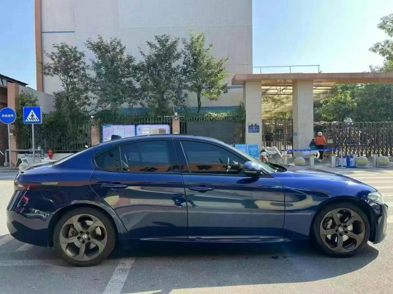 广州18年阿尔法·罗密欧Giulia3