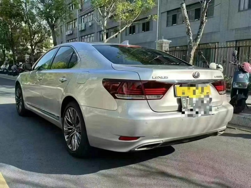 广州16年雷克萨斯LS7