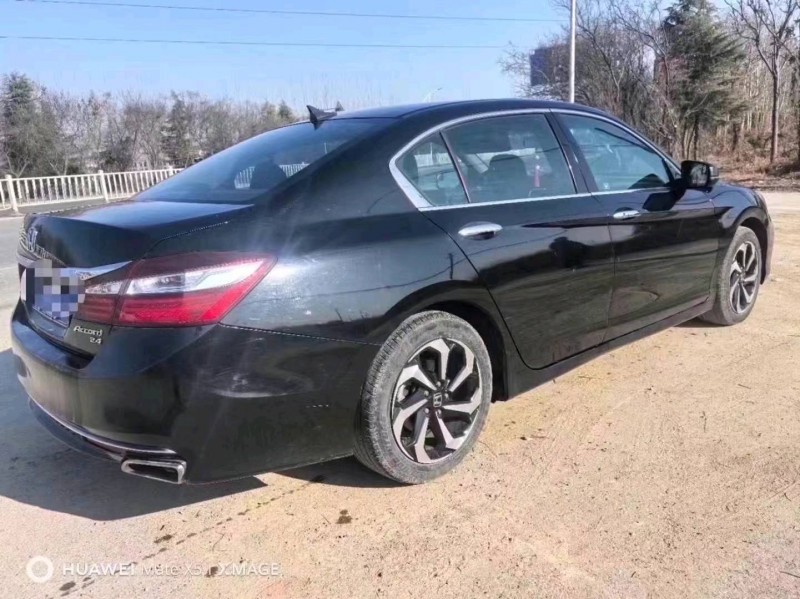 青岛17年本田雅阁4