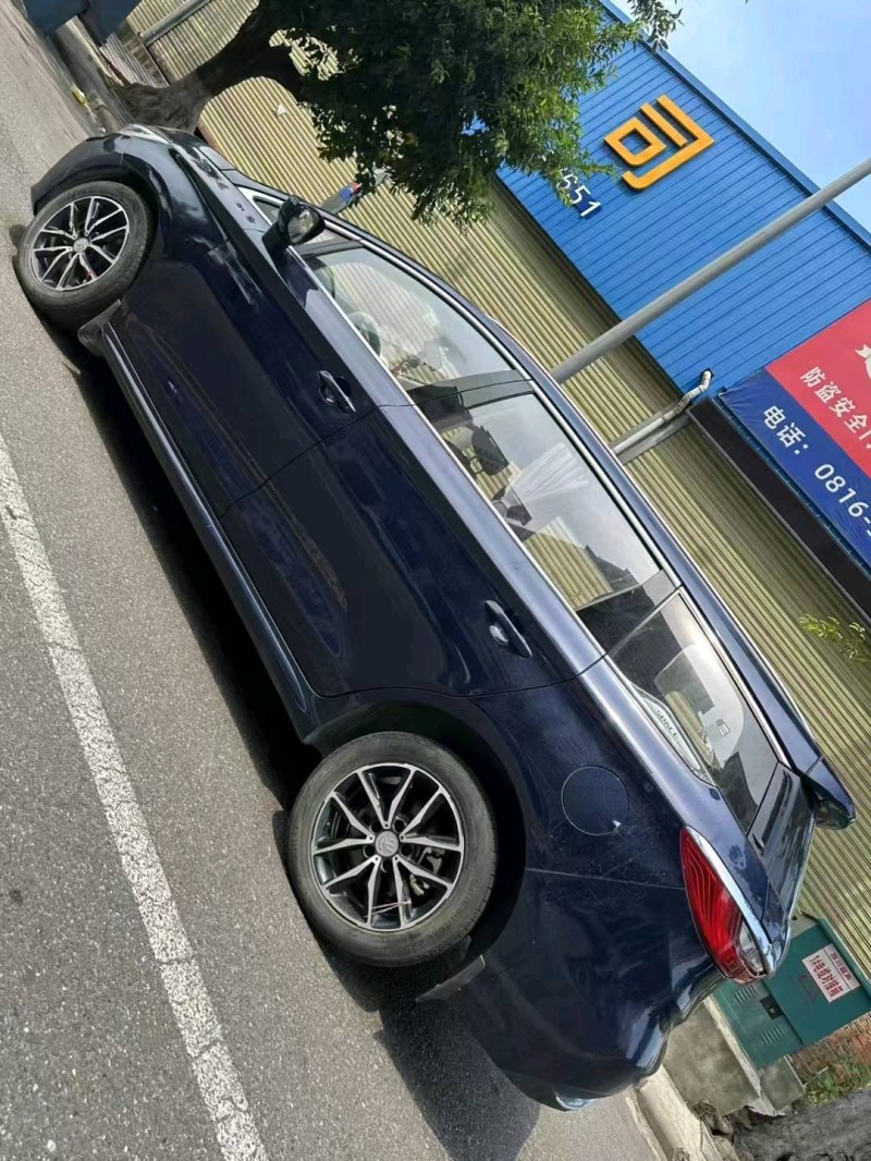 成都18年比亞迪宋MAX7