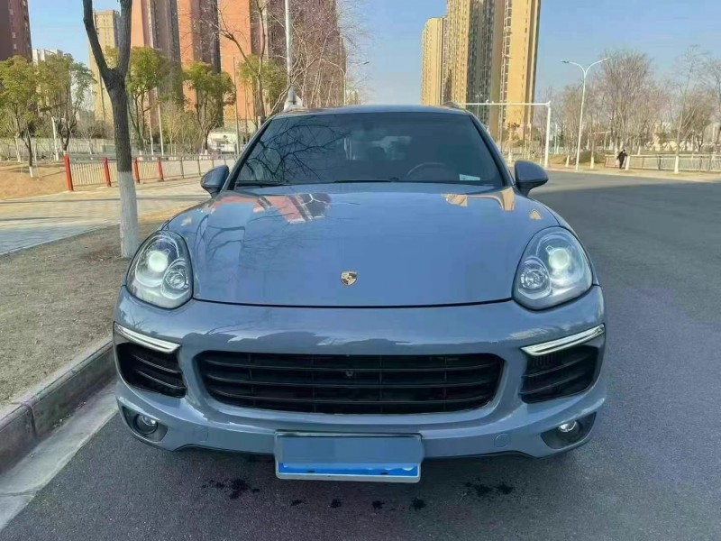 武汉17年保时捷卡宴1