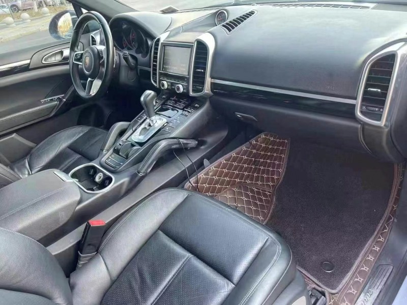 武汉17年保时捷卡宴5