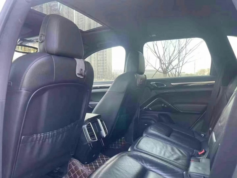 武汉17年保时捷卡宴8