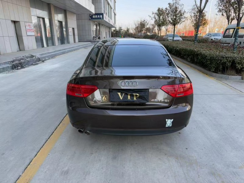 济宁15年奥迪A59
