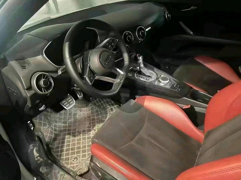 青岛17年奥迪TT4