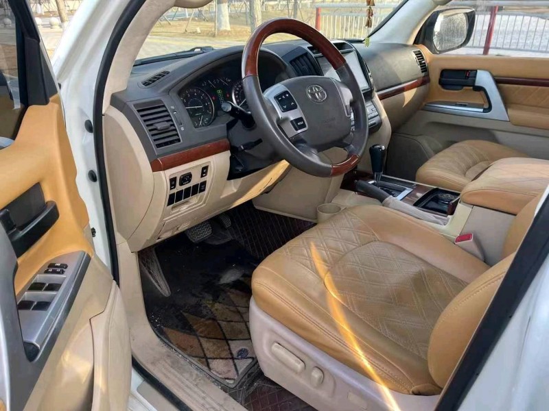 武汉16年丰田兰德酷路泽4