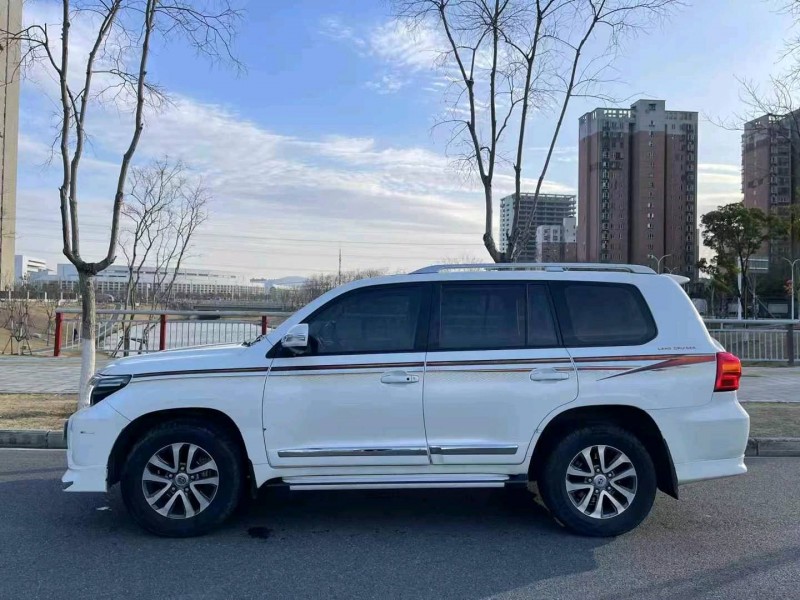 武汉16年丰田兰德酷路泽5