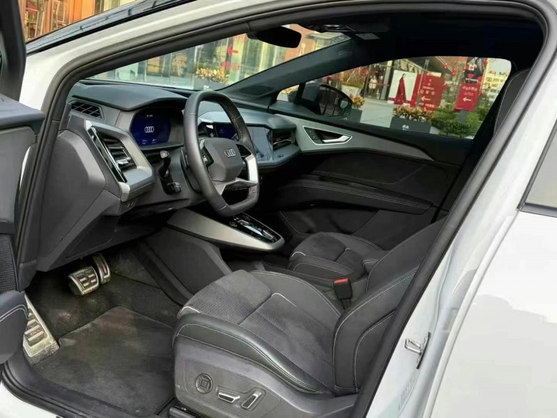 广州22年奥迪Q56