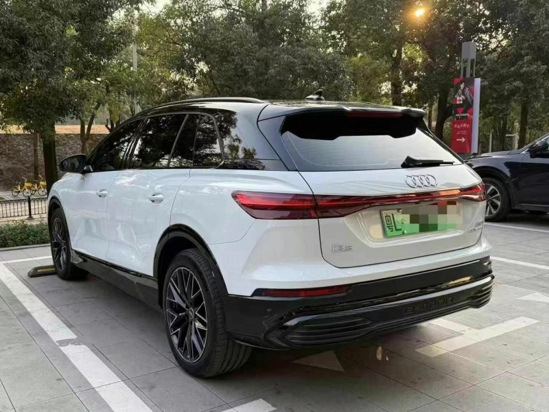 广州22年奥迪Q58