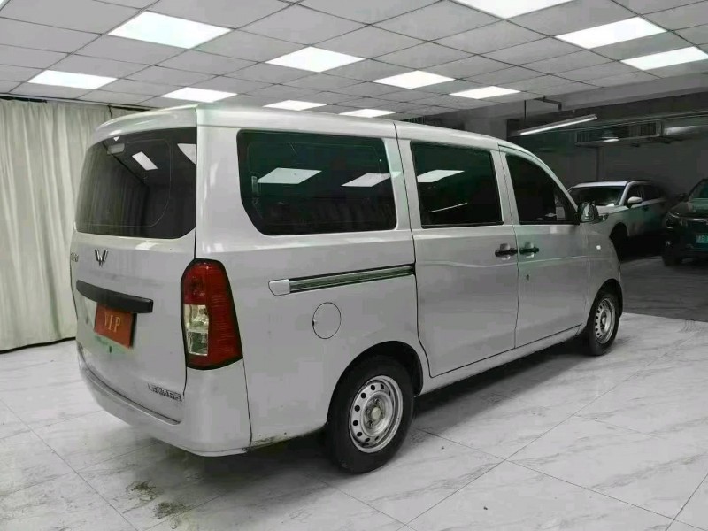 成都20年五菱汽車宏光7