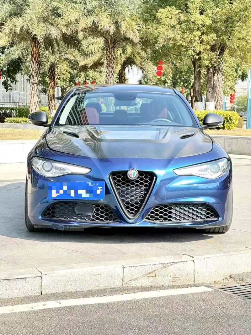 广州18年阿尔法·罗密欧Giulia1