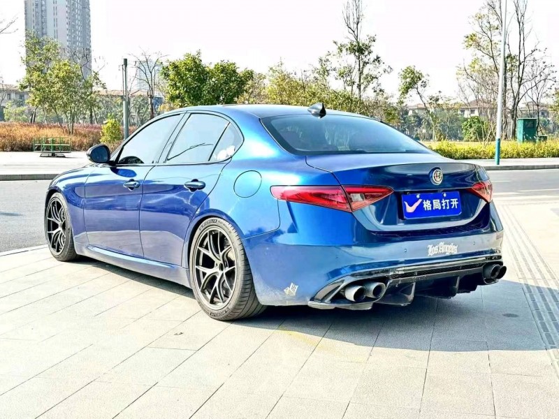 广州18年阿尔法·罗密欧Giulia4