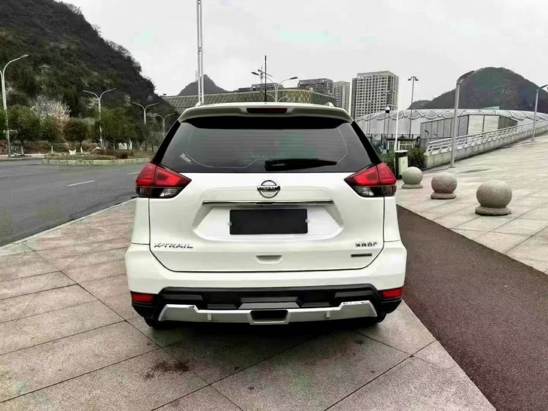 貴陽19年日產奇駿8