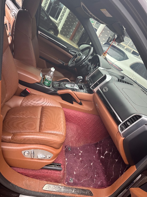 东莞17年保时捷卡宴6