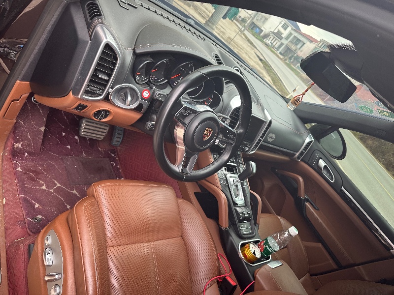 东莞17年保时捷卡宴9