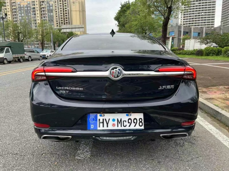 东莞20年别克君越8