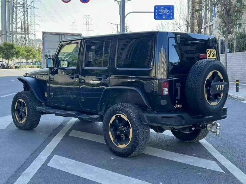 鄭州15年Jeep牧馬人9