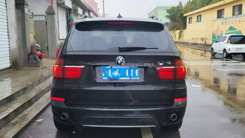 保定12年宝马X59