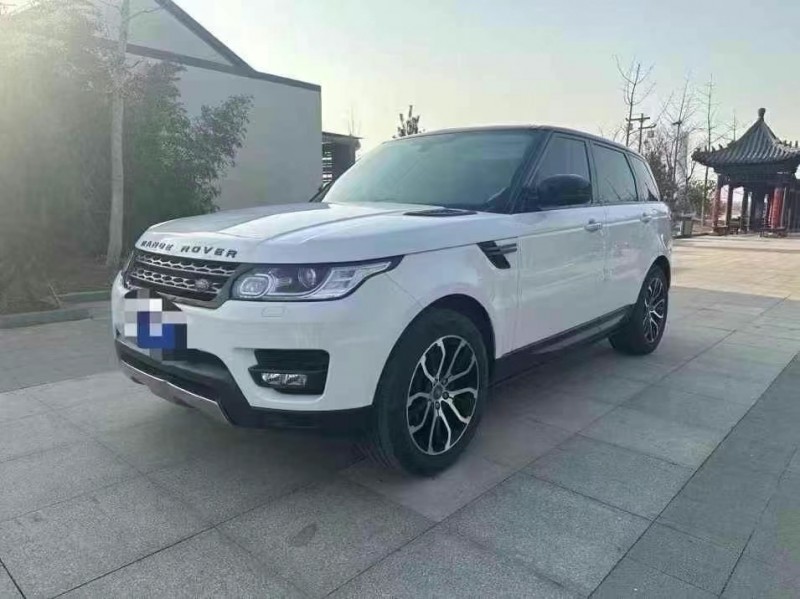 青岛16年路虎揽胜运动3