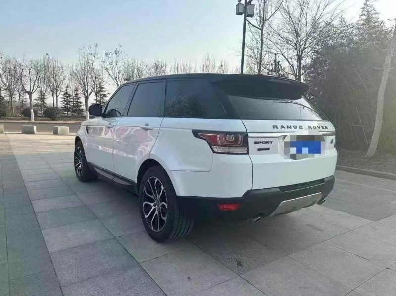 青岛16年路虎揽胜运动7