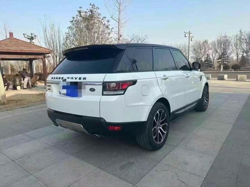 青岛16年路虎揽胜运动8