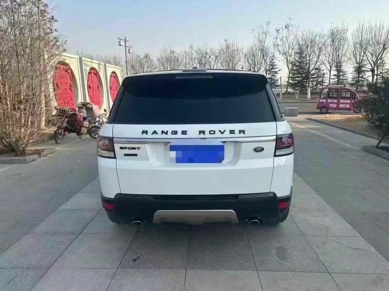 青岛16年路虎揽胜运动9