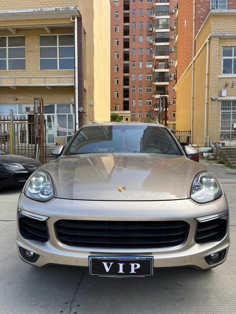 武汉17年保时捷卡宴1