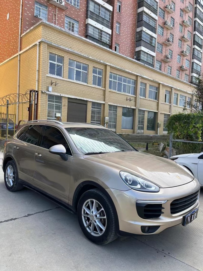 武汉17年保时捷卡宴3