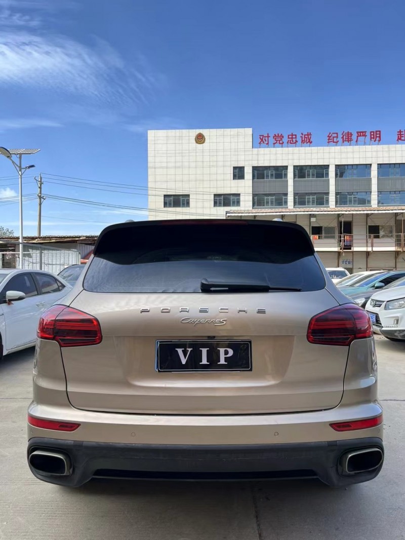 武汉17年保时捷卡宴6