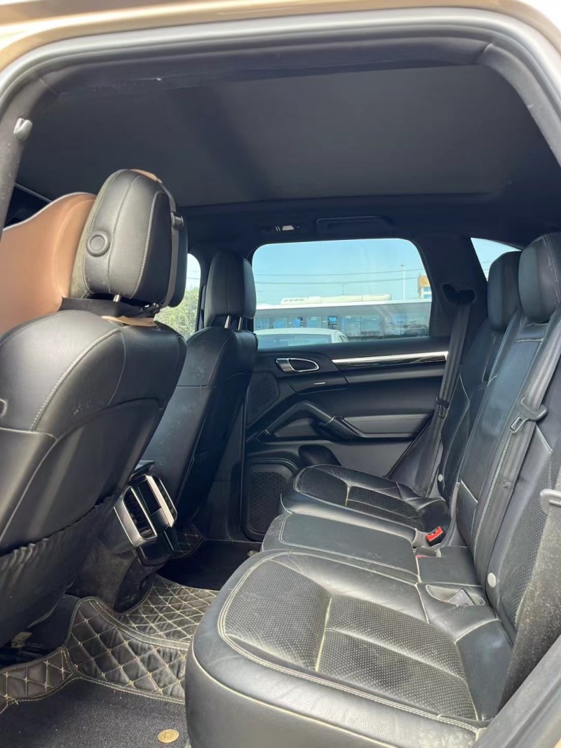 武汉17年保时捷卡宴7