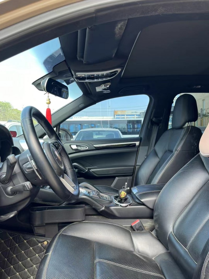 武汉17年保时捷卡宴8