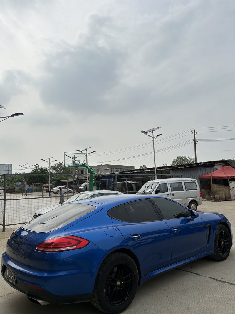 武汉15年保时捷帕拉梅拉6