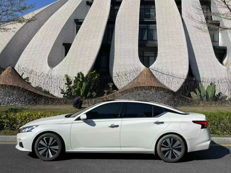 深圳21年日產天籟7