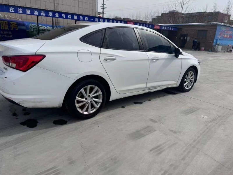 菏泽19年别克威朗7