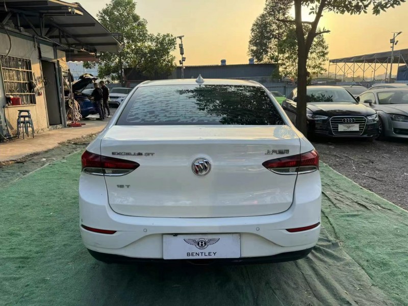 广州18年别克英朗9