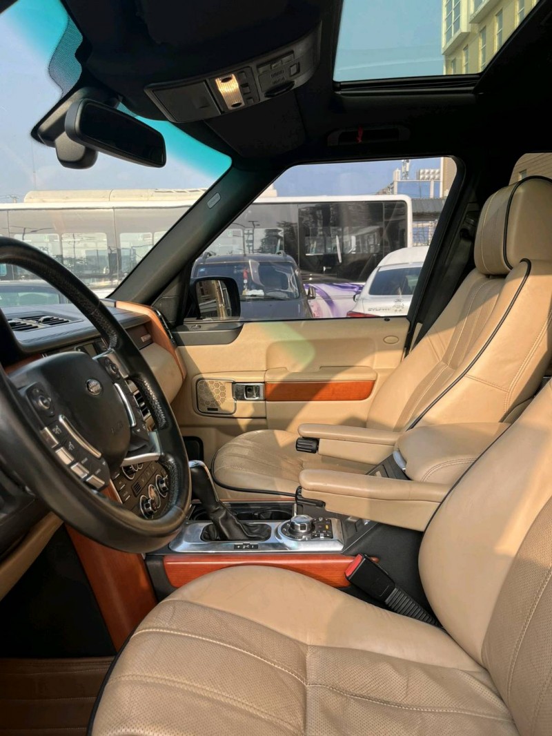 武汉12年路虎揽胜运动7