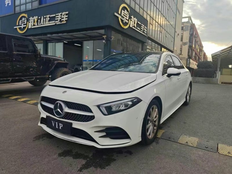 济宁22年奔驰A2