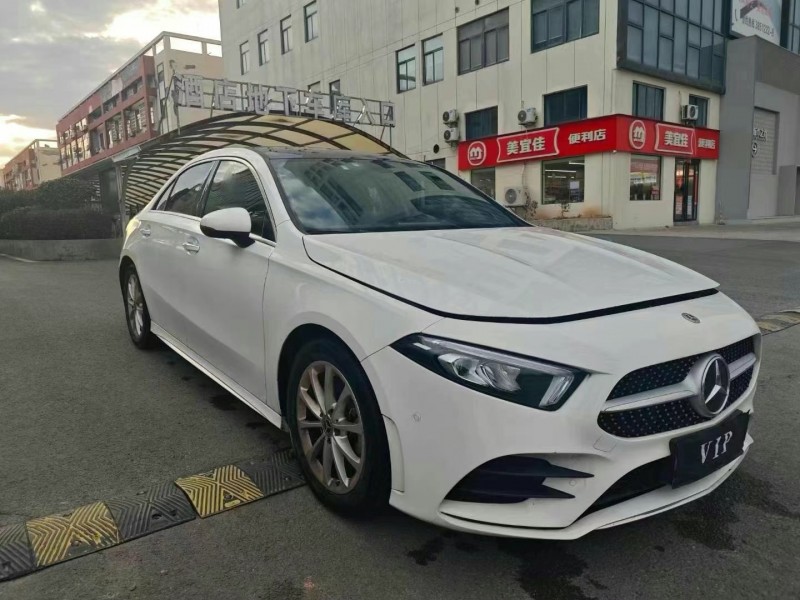 济宁22年奔驰A3