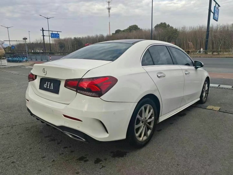 济宁22年奔驰A8