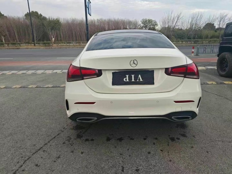 济宁22年奔驰A9