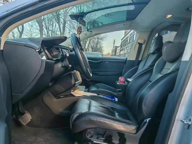 南寧17年特斯拉MODEL X5