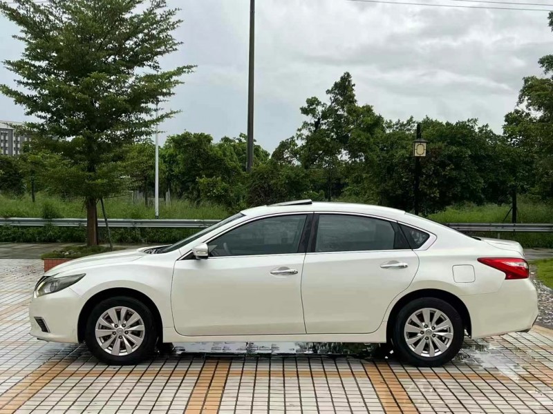 汕頭18年日產天籟3
