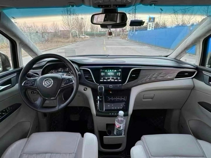 青岛17年别克GL84