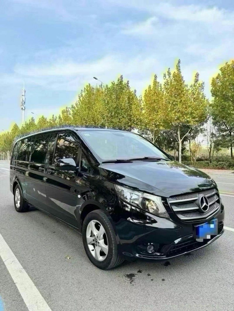 青岛19年奔驰威霆2